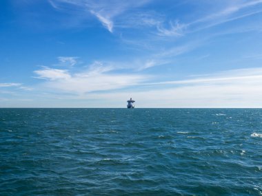 Malaga Körfezi 'nde yelken açan gemiler