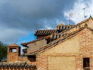 Tordesillas kasabasının evlerinde kiremitli çatılar