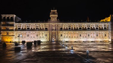 İspanya 'nın eski San Marcos de Len manastırındaki taş kolonlar..