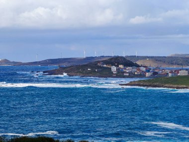 Galiçya, İspanya 'da Muxia kıyısındaki vahşi doğa