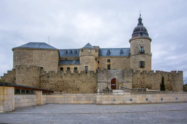 Simancas, İspanya Genel Arşivi 'nin ana cephesi