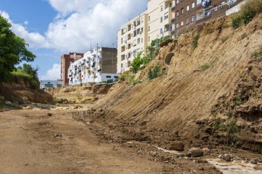 29 Ekim 2024 'te meydana gelen felaket sonucu bir düzineden fazla insanın hayatını kaybettiği Valencia' nın Chiva kasabasındaki sözde Poyo vadisinden geçeceğiz..