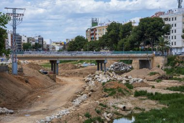 05/11/2025. Paiporta, Valencia, İspanya. 29 Ekim 2024 'te meydana gelen felaket sonucu 40' tan fazla insanın hayatını kaybettiği Valencia 'nın Chiva kasabasındaki sözde Poyo vadisinden geçeceğiz..