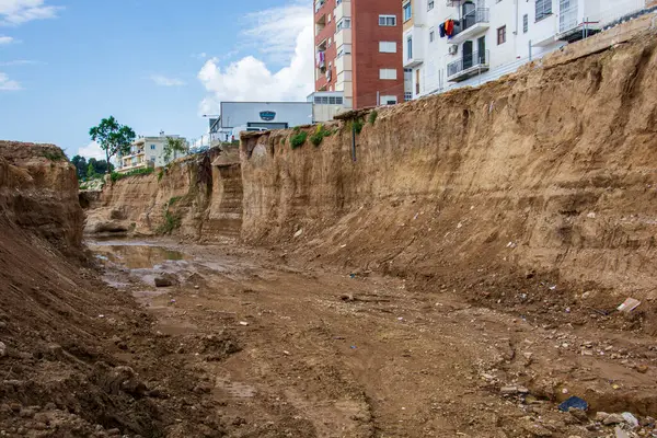29 Ekim 2024 'te meydana gelen felaket sonucu bir düzineden fazla insanın hayatını kaybettiği Valencia' nın Chiva kasabasındaki sözde Poyo vadisinden geçeceğiz..