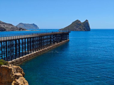 El Hornillo 'nun eski maden iskelesi, Aguilas kasabasında (Murcia).