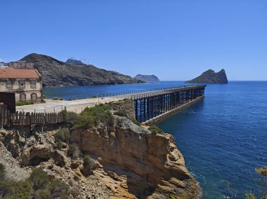 El Hornillo 'nun eski maden iskelesi, Aguilas kasabasında (Murcia).