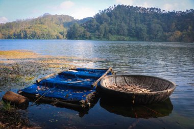 İnanılmaz Mattupetty Barajı, Munnar, Kerala, Hindistan 'da Coracle Ride