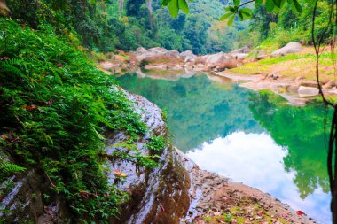 Bandarban, Bangladeş 'te tepelerde ve derelerde yürüyüş