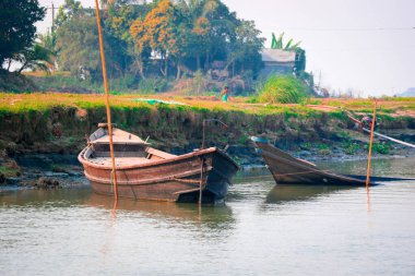 Bangladeş 'te Balıkçılık İçin Küçük Tahta Tekneler