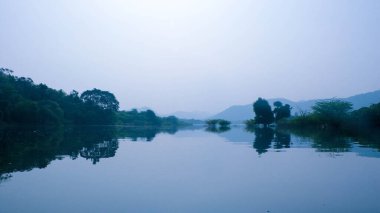 Güzel Hogenakkal Şelaleleri Tamil Nadu, Hindistan Göl Manzaralı