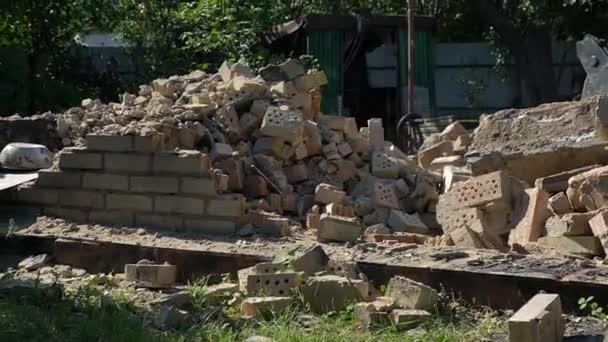 Bauschutt Von Abgerissenen Gebäuden Und Ziegelreste Eines Zerstörten Hauses Gebiete — Stockvideo