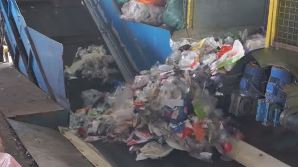 Průmyslové Třídění Zpracování Pevného Odpadu Domácností Účelem Čištění Životního Prostředí — Stock video