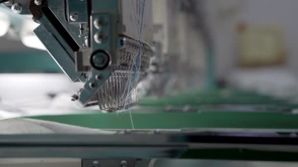 Робочий Процес Промислової Швейної Машини Нанесення Візерунків Поверхню Тканини Ліцензійні Стокові Відео