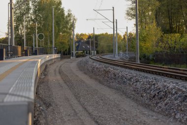Avrupa Birliği 'nde demiryolu hattı inşaatı. Sürdürülebilir ulaşım. Yeşil taşıma. gün.