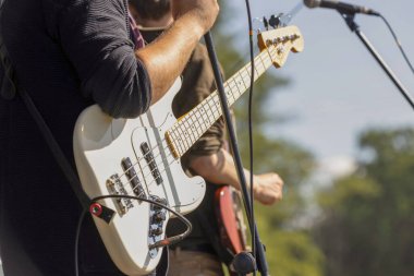 Müzik aletleri, sahne, rock konseri