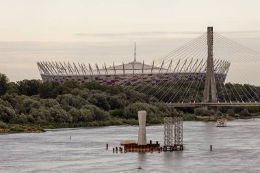 Varşova, Vistula Nehri, Ulusal Stadyum, Swietokrzyski Köprüsü, Nadwislany Bulvarı, yaya köprüsü.