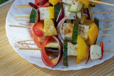 Barbekü, ızgara sebze ve peynir, yemek, mevsimlik yemek, şiş