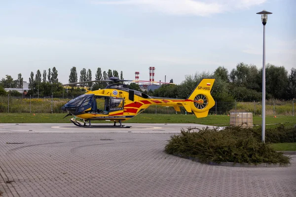 Plock, Polonya - 12 Ağustos 2023: Hava ambulansı, Polonya, helikopter, havaalanı, EC135, EC135, Eurocopter, airambulance