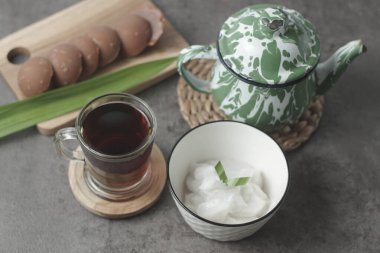 A traditional Indonesian dish, Bubur Merah Putih is made with boiled red rice, coconut milk, and sugar. Served with tea, this comforting dessert is a surefire crowd-pleaser. Closeup