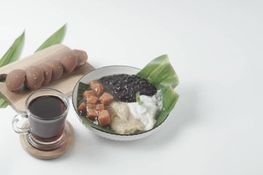 A traditional Indonesian dish, Bubur Merah Putih is made with boiled red rice, coconut milk, and sugar. Served with tea, this comforting dessert is a surefire crowd-pleaser.