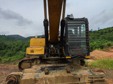 broken old excavator heavy equipment