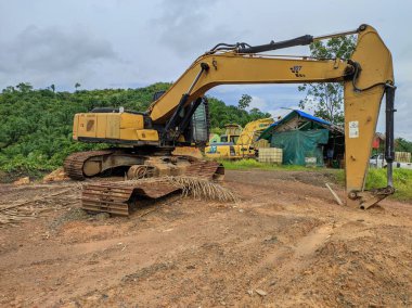 broken old excavator heavy equipment