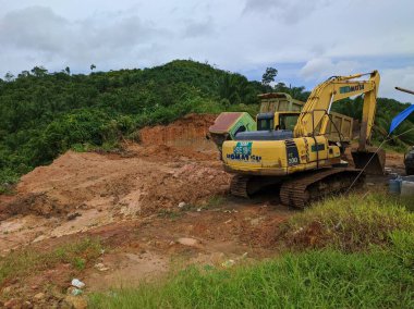 broken old excavator heavy equipment