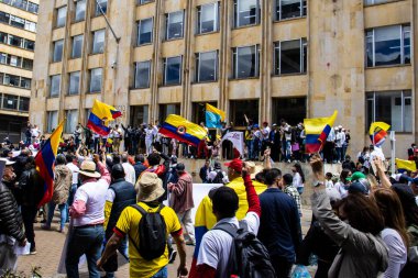 Bogotta, Kolombiya - 26 Eylül 2022. Gustavo Petro hükümetine karşı Bogota Kolombiya 'da La Marcha de la mayor adlı barışçıl protesto yürüyüşleri. Yeni Kolombiya hükümetinin yasa reformlarına karşı yürüdü.