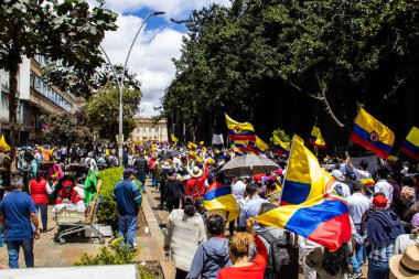 Bogotta, Kolombiya - 26 Eylül 2022. Gustavo Petro hükümetine karşı Bogota Kolombiya 'da La Marcha de la mayor adlı barışçıl protesto yürüyüşleri. Yeni Kolombiya hükümetinin yasa reformlarına karşı yürüdü.