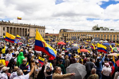 Bogotta, Kolombiya - 26 Eylül 2022. Gustavo Petro hükümetine karşı Bogota Kolombiya 'da La Marcha de la mayor adlı barışçıl protesto yürüyüşleri. Yeni Kolombiya hükümetinin yasa reformlarına karşı yürüdü.