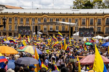 Bogotta, Kolombiya - 26 Eylül 2022. Gustavo Petro hükümetine karşı Bogota Kolombiya 'da La Marcha de la mayor adlı barışçıl protesto yürüyüşleri. Yeni Kolombiya hükümetinin yasa reformlarına karşı yürüdü.
