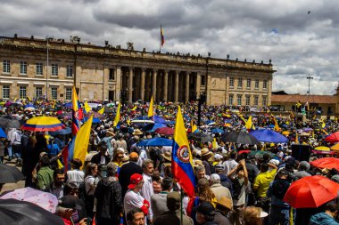 Bogotta, Kolombiya - 26 Eylül 2022. Gustavo Petro hükümetine karşı Bogota Kolombiya 'da La Marcha de la mayor adlı barışçıl protesto yürüyüşleri. Yeni Kolombiya hükümetinin yasa reformlarına karşı yürüdü.