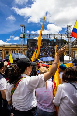 Bogotta, Kolombiya - 26 Eylül 2022. Gustavo Petro hükümetine karşı Bogota Kolombiya 'da La Marcha de la mayor adlı barışçıl protesto yürüyüşleri. Yeni Kolombiya hükümetinin yasa reformlarına karşı yürüdü.