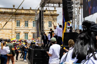Bogotta, Kolombiya - 26 Eylül 2022. Gustavo Petro hükümetine karşı Bogota Kolombiya 'da La Marcha de la mayor adlı barışçıl protesto yürüyüşleri. Yeni Kolombiya hükümetinin yasa reformlarına karşı yürüdü.