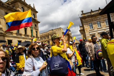 Bogotta, Kolombiya - 26 Eylül 2022. Gustavo Petro hükümetine karşı Bogota Kolombiya 'da La Marcha de la mayor adlı barışçıl protesto yürüyüşleri. Yeni Kolombiya hükümetinin yasa reformlarına karşı yürüdü.