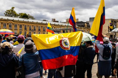 Bogotta, Kolombiya - 26 Eylül 2022. Gustavo Petro hükümetine karşı Bogota Kolombiya 'da La Marcha de la mayor adlı barışçıl protesto yürüyüşleri. Yeni Kolombiya hükümetinin yasa reformlarına karşı yürüdü.