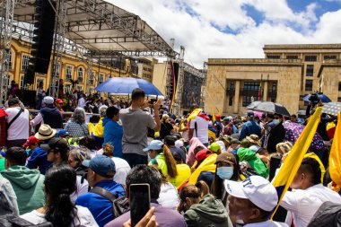 Bogotta, Kolombiya - 26 Eylül 2022. Gustavo Petro hükümetine karşı Bogota Kolombiya 'da La Marcha de la mayor adlı barışçıl protesto yürüyüşleri. Yeni Kolombiya hükümetinin yasa reformlarına karşı yürüdü.