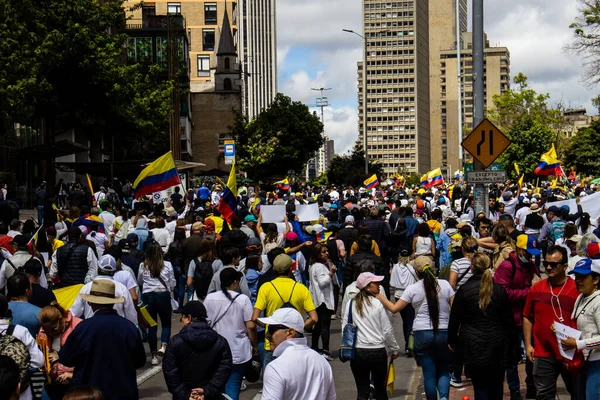 波哥大 科洛莫州 2022年9月26日 在哥伦比亚波哥大举行和平抗议活动 抗议古斯塔沃 彼得罗政府 反对哥伦比亚新政府法律改革的游行 — 图库照片