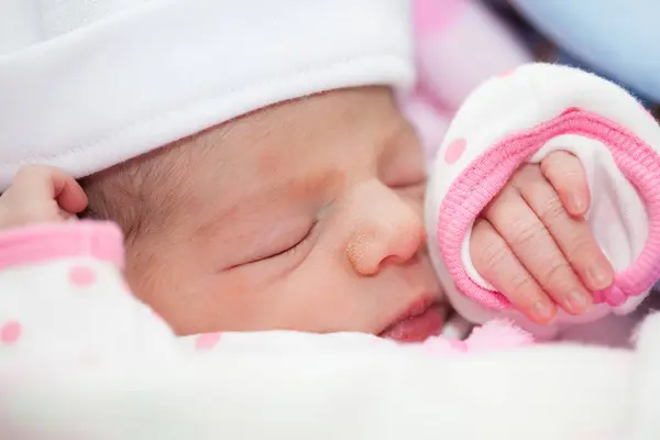 Neugeborenes Mädchen Tag Ihrer Geburt Krankenhaus — Stockfoto
