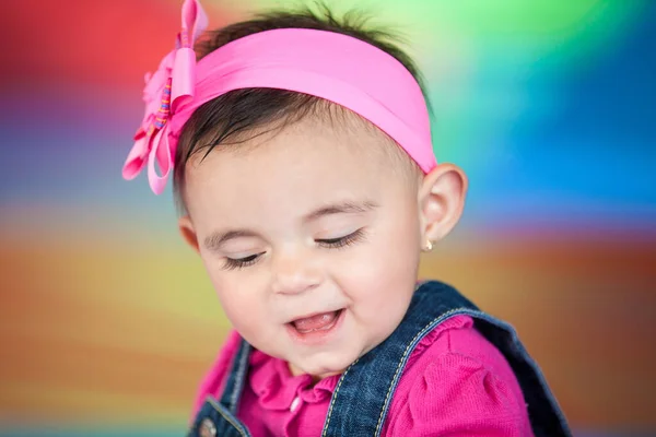 Retrato Una Hermosa Niña Feliz Diez Meses Sobre Fondo Colorido — Foto de Stock