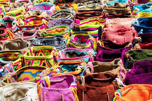 Οδός Πώληση Στην Μπογκοτά Των Παραδοσιακών Τσαντών Χέρι Πλεκτό Από — Φωτογραφία Αρχείου