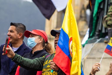 Bogotta, Kolombiya, 19 Temmuz 2023. Gustavo Petro hükümetine karşı Bogota Kolombiya 'daki aktif askeri ve polis kuvvetleri mensuplarının barışçıl protestosu.
