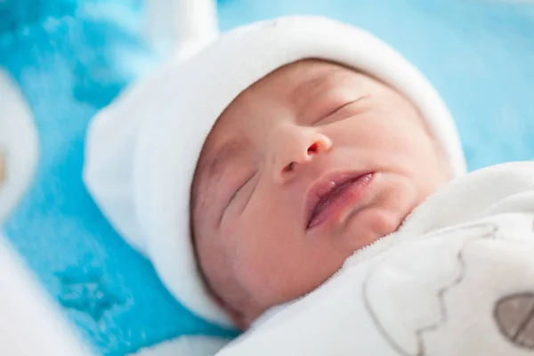 Neugeborenes Mädchen Tag Ihrer Geburt Krankenhaus — Stockfoto