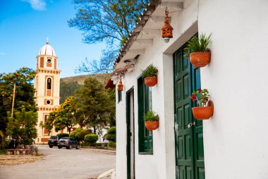 Kolombiya 'nın Boyaca Bölümü' nde bulunan Iza adlı küçük bir koloninin sokaklarının güzel mimarisi.