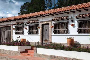 Kolombiya 'nın Boyaca Bölümü' nde bulunan Iza adlı küçük bir koloninin sokaklarının güzel mimarisi.