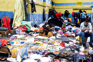 BOGOTA, COLOMBIA - Temmuz 2023. Bogota şehir merkezinde bit pazarı manzarası