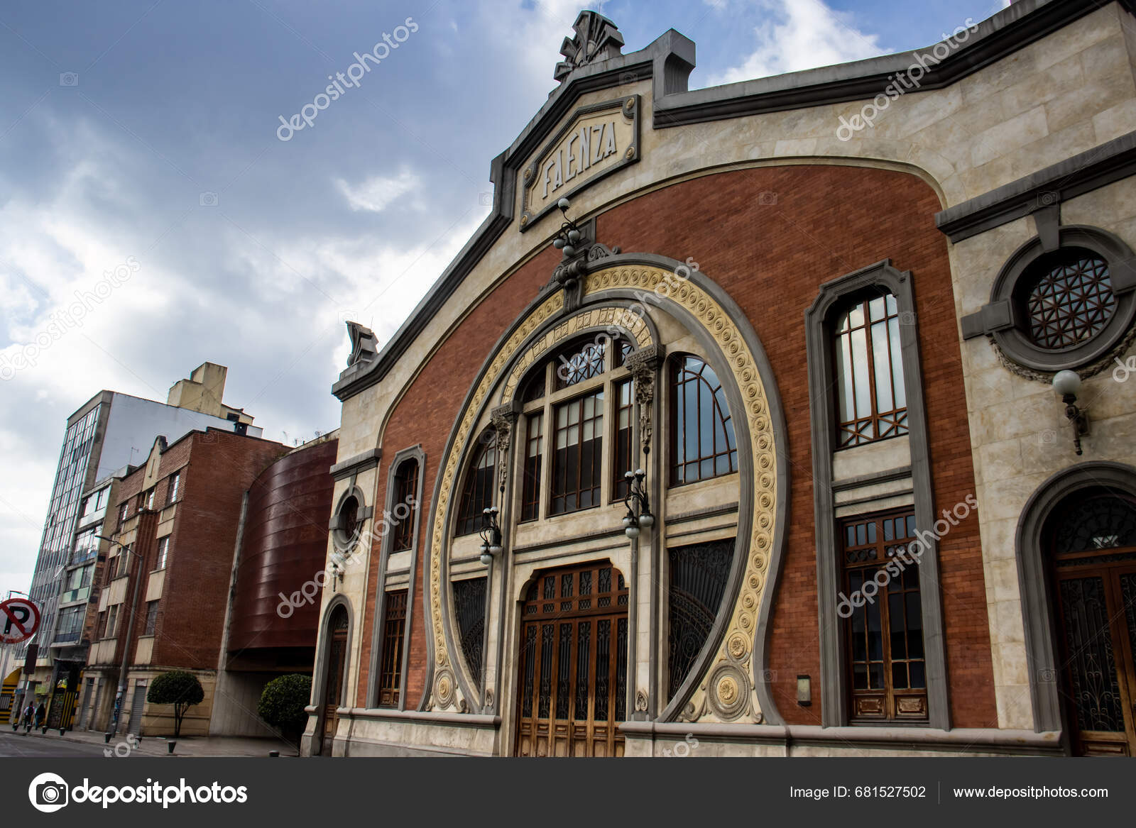 facade-faenza-theatre-oldest-movie-theatre-bogota-colombia-opened-1924