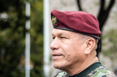 Bogota, Kolombiya - 18 Ekim 2023. Gustavo Petro hükümetine karşı Bogota Kolombiya 'daki aktif askeri ve polis kuvvetleri mensuplarının barışçıl protestosu.