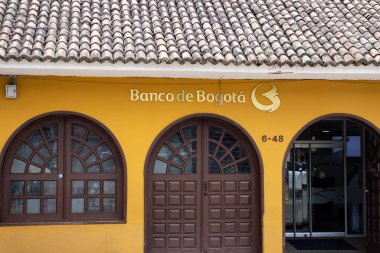 La Calera, Cundinamarca, Kolombiya - 31 Ekim 2023. La Calera 'daki Banco de Bogota bankasının cephesi. Bankacılık kavramı