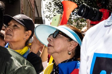 Bogota, Kolombiya - 14 Kasım 2023. Bogota 'da Gustavo Petro Hükümeti' nin önerdiği Sağlık Bakanlığının önündeki halk protestosu..